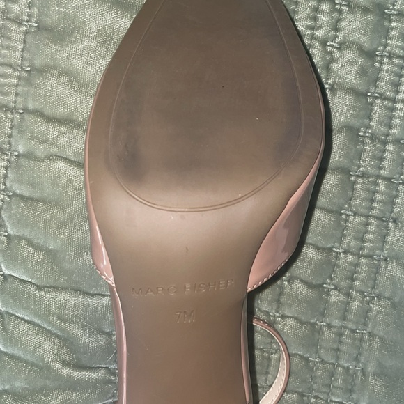 Marc Fisher beige tan patent leather chunky block heel mary janes pre-loved sz 7 - Picture 6 of 6